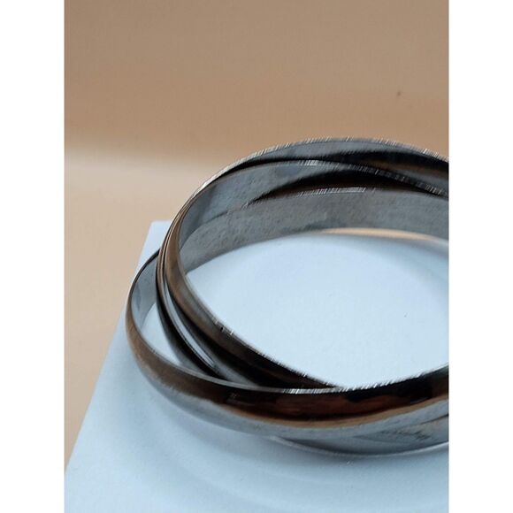 Vintage Interlocking Trio of Silver Toned .25" Wide Bangles Vintage Bracelet - Picture 3 of 5